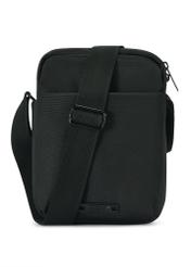 Čierna pánska taška TORMN-0366-99(Z25), pohľad na produkt spredu na bielom pozadí.