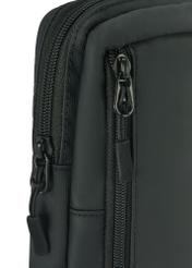 Malá čierna pánska taška TORMN-0363-99(Z25), detail produktu, pohľad na bielom pozadí.