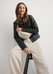 Dámska kožená ľadvinka v krémovej farbe TORES-0894E-0B(W26), pohľad spredu na produkt na siluete modelky.