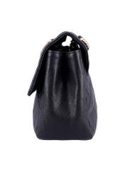 Elegantná čierna dámska kabelka cez rameno TORES-1399-9P(Z26), bočný pohľad na produkt na bielom pozadí.