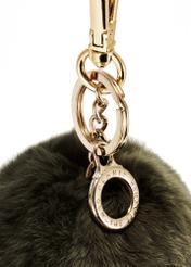 Kľúčenka s khaki brmbolcom BRELOK-117A-55(Z25), detail produktu na bielom pozadí.