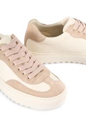 Dámske kožené tenisky krémovej farby BUTYD-1260-0B(W26), detailný záber produktu na bielom pozadí.