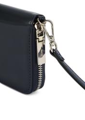 Veľká dámska peňaženka v tmavomodrej farbe POREC-0418-69(Z25), detailný záber na zips produktu, pohľad na bielom pozadí.