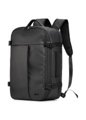 Čierny veľký cestovný batoh TORMN-0409-99(W26) - diagonálny pohľad na produkt, na bielom pozadí.