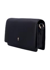 Čierna kožená elegantná dámska kabelka TORES-1356-9I(Z26), diagonálny pohľad na produkt na svetlom pozadí.