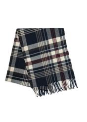 Pánsky tmavomodrý kockovaný šál SZAMT-0085-69(Z25), pohľad spredu na zložený výrobok na bielom pozadí.