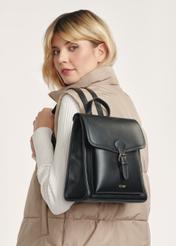 Čierny stredne veľký elegantný dámsky batoh TOREC-0985A-99(Z25)