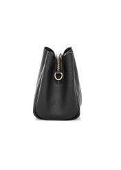 Čierna dámska kabelka cez rameno TOREC-1180-99(W26) - bočný pohľad na produkt, na bielom pozadí.