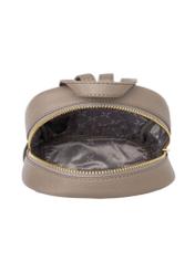 Dámsky kožený batoh tmavo béžovej farby TORES-1089A-1K(W26) - pohľad na produkt zhora, na bielom pozadí.