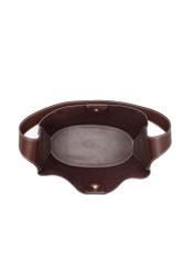 Tmavohnedá dámska kabelka z imitácie kože TOREC-1214-1H(W26), pohľad na produkt vo vnútri na bielom pozadí.