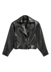 Dámska krátka čierna kožená bunda KURDS-0607-99(W26) - pohľad spredu na produkt, na bielom pozadí.