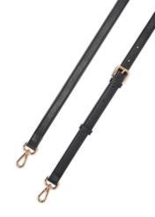 Čierna dámska koženková kabelka TOREC-1143-99(W26), pohľad na popruh produktu na bielom pozadí.