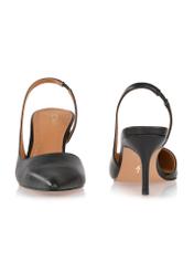 Čierne kožené lodičky s výrezom na podpätku BUTYD-1078A-99(W26), pohľad na produkt spredu a zozadu na bielom pozadí.