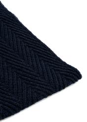 Pánska šatka v tmavomodrej farbe SZAMT-0066-69(Z25) - detailný záber produktu na bielom podklade.