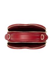 Červená kabelka v tvare srdca TOREC-1154-4B(W26), pohľad na produkt vo vnútri na bielom pozadí.