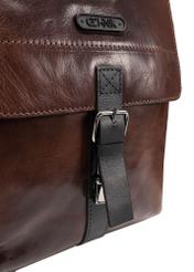 Hnedá pánska kožená taška TORMS-0104-1H(W26), detail produktu na bielom pozadí.