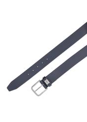 Pánsky kožený opasok v tmavomodrej farbe PASMS-0273-69(Z26), detailný záber na sponu produktu, pohľad na bielom pozadí.