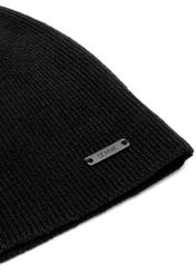 Pánska šiltovka v čiernej farbe CZAMT-0087-99(Z25), detailný záber produktu na bielom pozadí.
