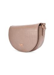 Dámska polkruhová taška cez rameno béžovej farby TOREC-1184-1D(W26), diagonálny pohľad na produkt na bielom pozadí.