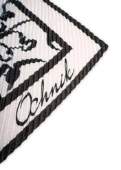 Béžová dámska šatka s čiernymi vzormi SZADT-0172-1P(W26), detailný záber produktu na bielom pozadí.