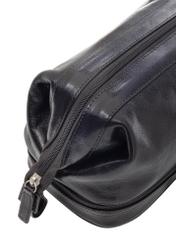 Pánska lesklá kozmetická taška TORMS-0479-99(Z25), detail produktu na bielom pozadí.