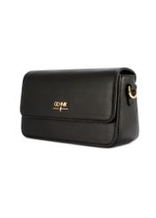 Malá čierna dámska kabelka TOREC-1171-99(W26), diagonálny pohľad na produkt na bielom pozadí.