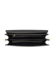 Čierna dámska kabelka z imitácie kože TOREC-1081-99(W26), pohľad na produkt vo vnútri na bielom pozadí.