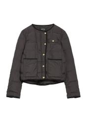 Čierna krátka dámska bunda KURDT-0621-99(W26) - pohľad spredu na produkt, na bielom pozadí.