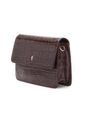 Malá hnedá kabelka z krokodílej kože TORES-1233-1H(W26), diagonálny pohľad na produkt na bielom pozadí.