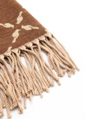 Obojstranná dámska šatka s monogramom SZADT-0206-1D(Z26) - detailný záber na produkt, pohľad na bielom pozadí.