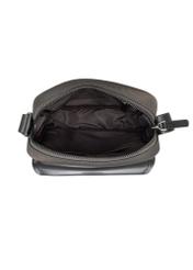 Pánska mestská crossbody kabelka TORMN-0437-8B(Z26), pohľad na produkt vo vnútri na bielom pozadí.