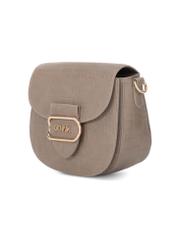 Dámska béžová kabelka cez rameno z krokodílej kože TOREC-0880-1D(W26), diagonálny pohľad na produkt na bielom pozadí.