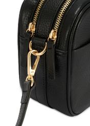 Čierna malá dámska kožená kabelka TORES-1284-9I(W26) - detailný záber, na bielom pozadí.