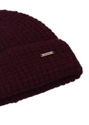 Dámska vlnená čiapka v bordovej farbe CZADT-0204-4D(Z26), detail produktu na bielom pozadí.
