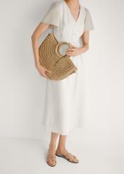 Béžové dámske žabky BUTYD-0725D-1B(W26), pohľad spredu na produkt na nohách modelky.