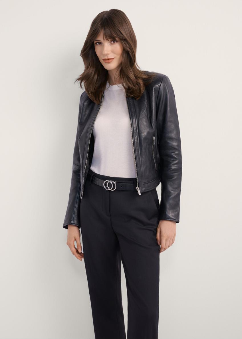 Damska czarna krótka skórzana kurtka KURDS-0294-99(KS)