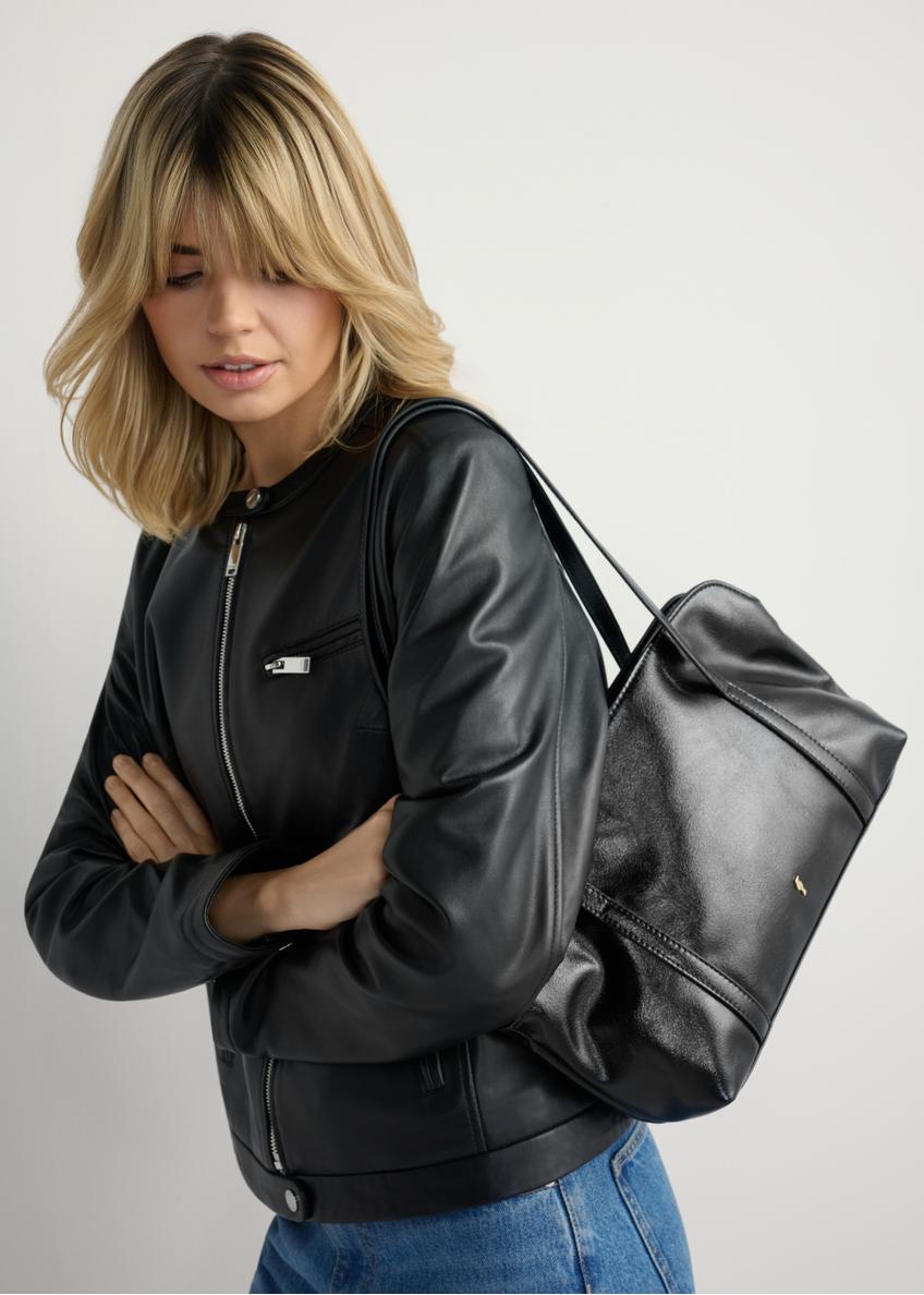 Čierna dámska kabelka s leskom TOREC-1205-9F(W26)