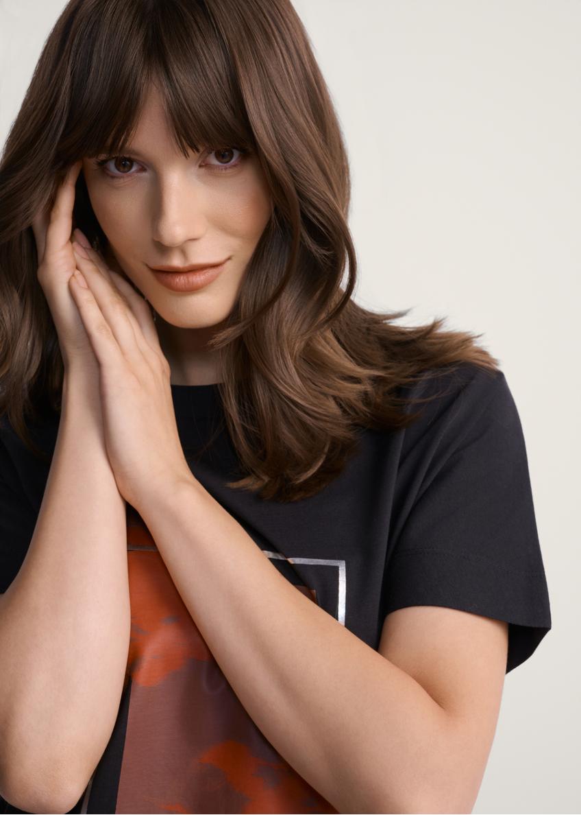 Čierne dámske tričko s potlačou TSHDT-0146-99(Z25), detailný záber produktu na modelke.