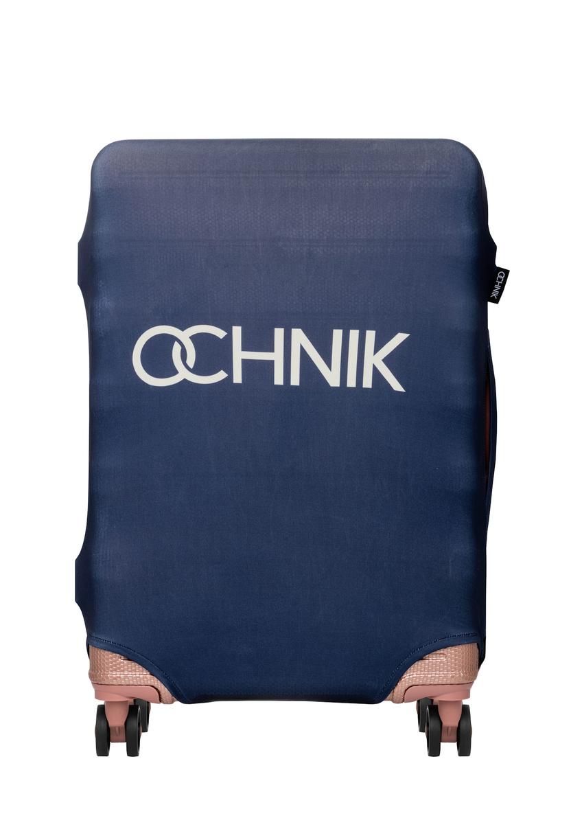 Námornícky modrý obal na stredný kufor AW-013-0002-7D-M(W26), pohľad na produkt spredu na kufri.