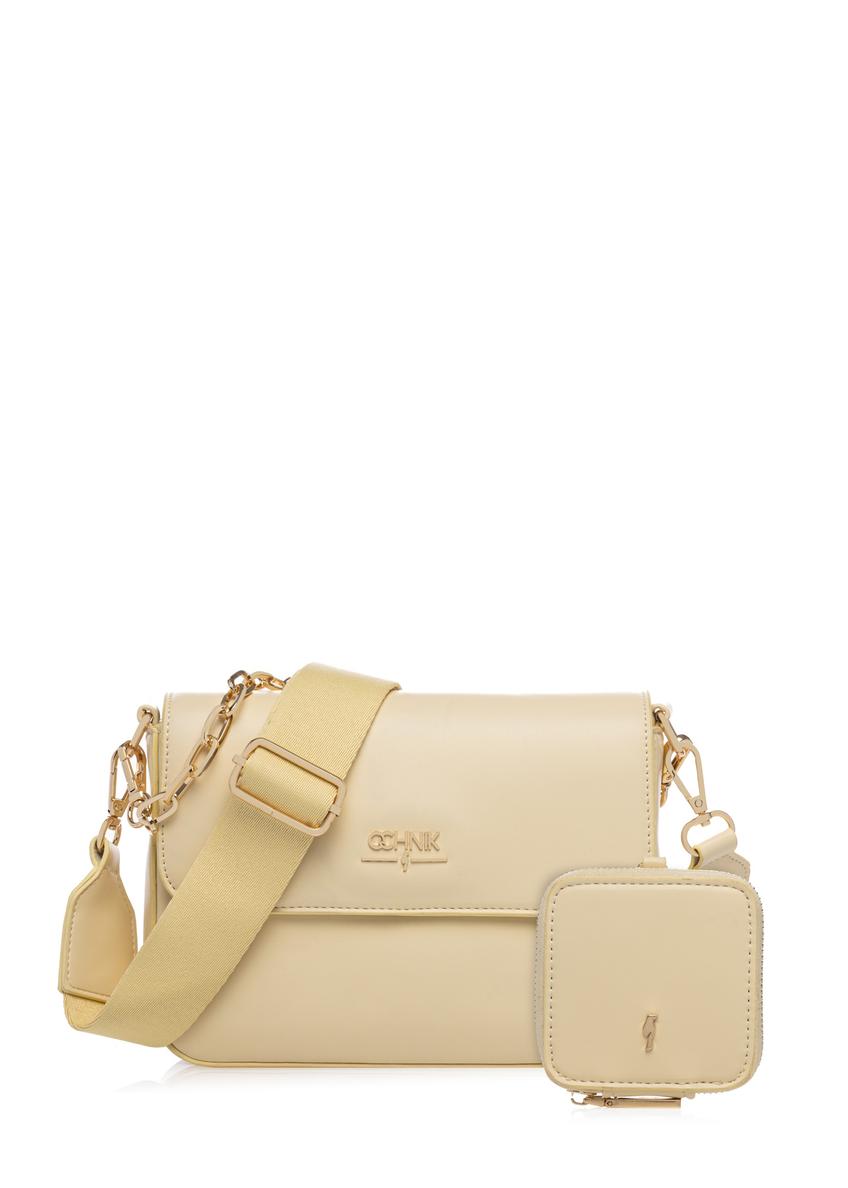 Svetložltá dámska taška cez rameno s retiazkou TOREC-0767-2A(W26), pohľad spredu na bielom pozadí.