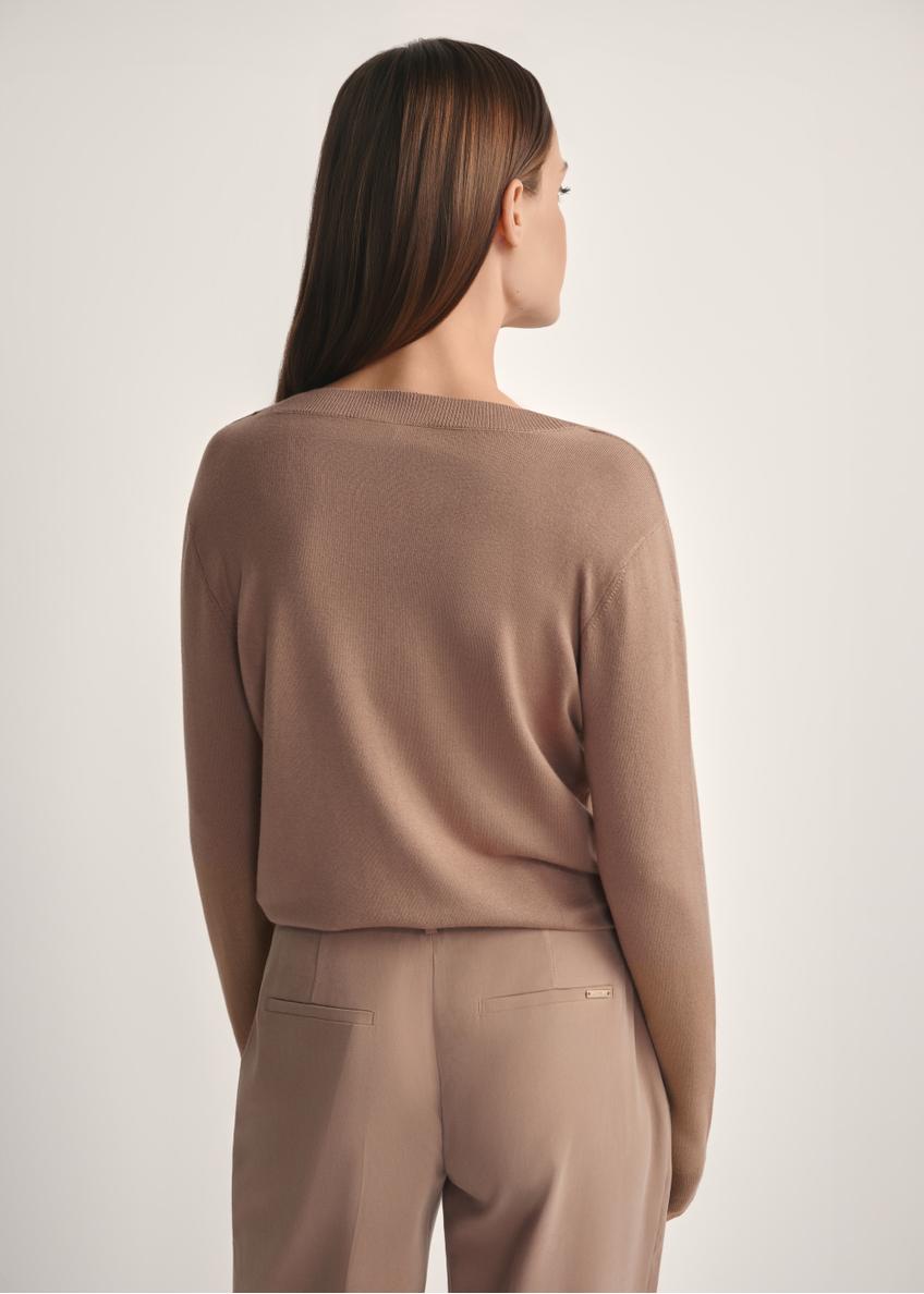 Dámsky sveter s výstrihom do V v ťavej farbe SWEDT-0201-1D(W26)