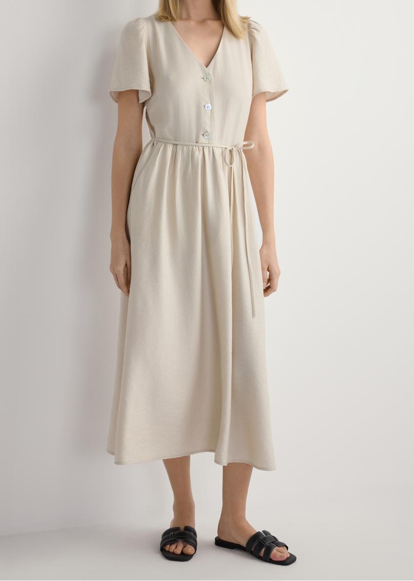 Dámske čierne kožené pletené šľapky BUTYD-1225-99(W26), pohľad spredu na produkt na nohách modelky, na bielom pozadí. Viditeľná polovica siluety.