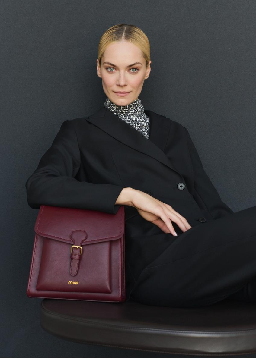 Stredne veľký bordový elegantný dámsky batoh TOREC-0985A-49(Z25)
