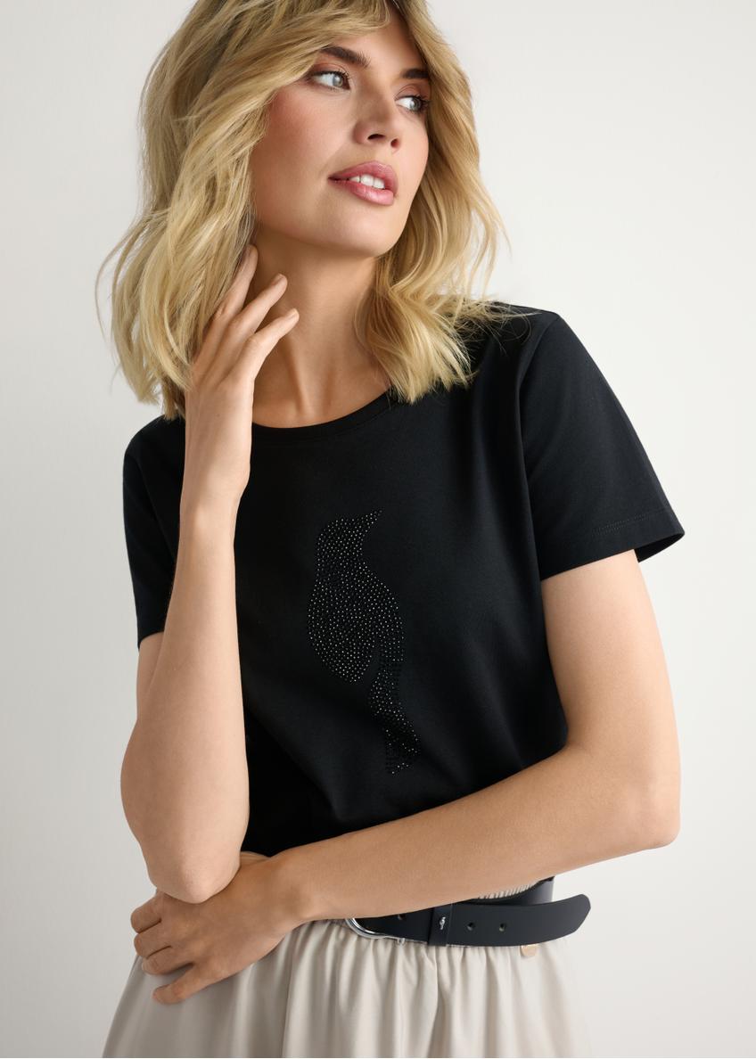 Čierne dámske tričko s logom TSHDT-0157-99(W26), detailný záber produktu na siluete modelky.
