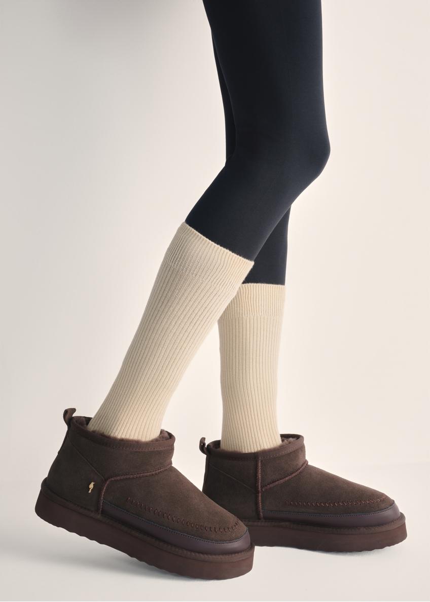 Hnedé dámske snehule BUTYD-1220-89(Z25), bočný pohľad na produkt na nohách modelky.
