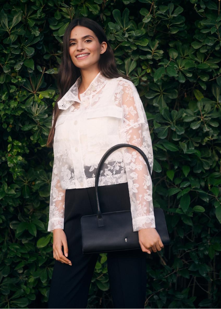 Biela čipkovaná dámska blúzka KURDT-0637-0A(W26)