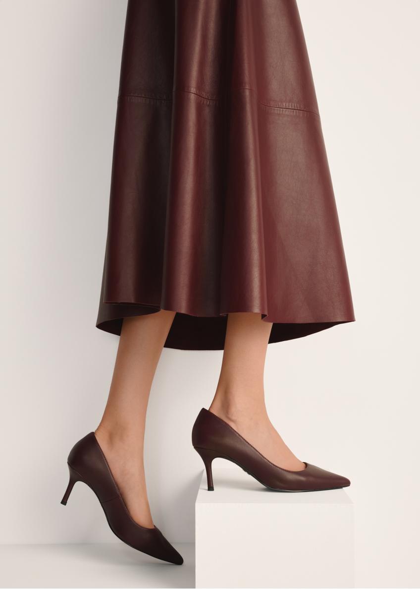 Dámske bordové kožené lodičky BUTYD-1031-49(Z25) - bočný pohľad na výrobok na bielom pozadí. Viditeľná polovica siluety.