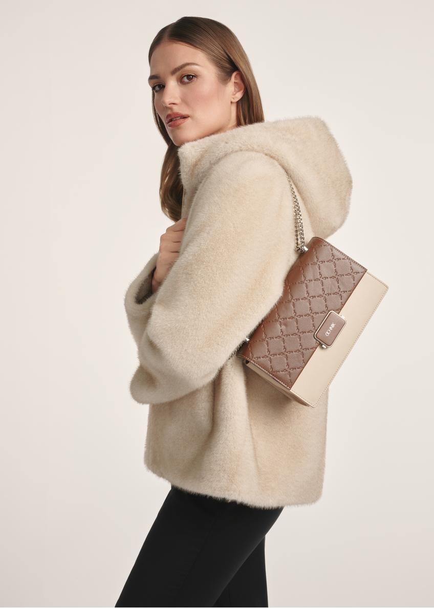 Dámska crossbody kabelka s retiazkou TOREC-0984A-15(Z25)