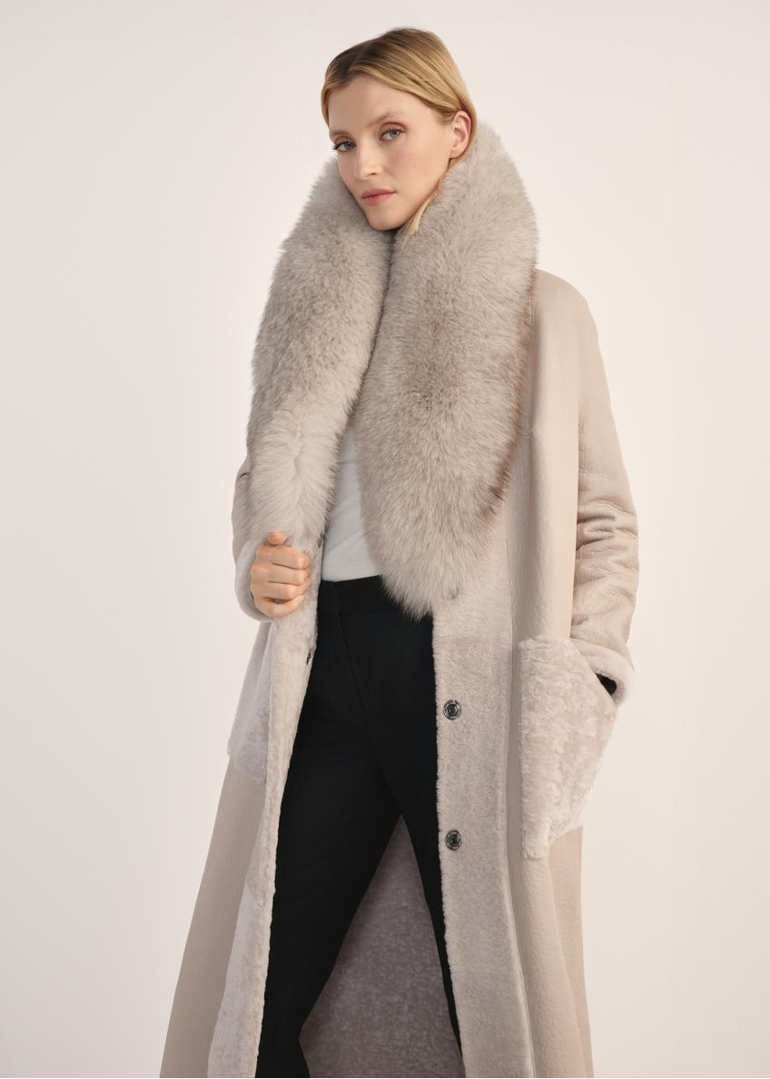 Jasnobeżowy dwustronny długi kożuch damski KOZDS-0089-3037(Z25)