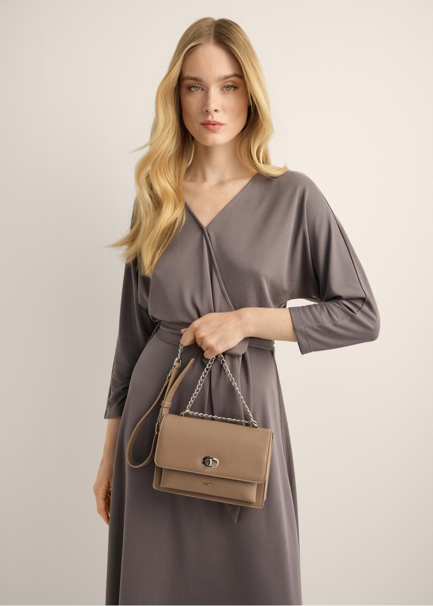 Malá dámska kabelka s elegantným zapínaním v chladnej béžovej farbe TOREC-1322-1K(Z26)